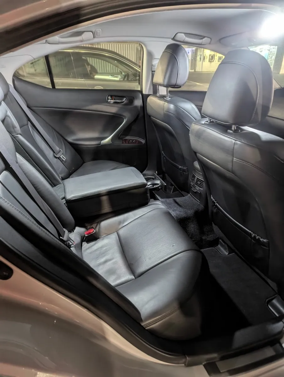 Lexus IS250 - Image 4