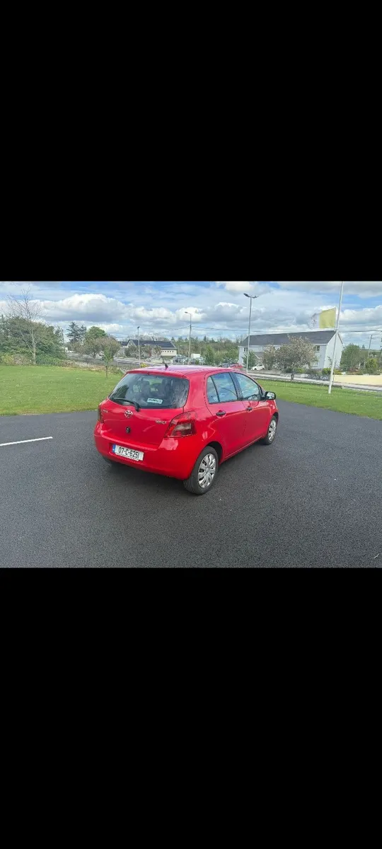 Toyota yaris 2007 in mint condition low km - Image 1