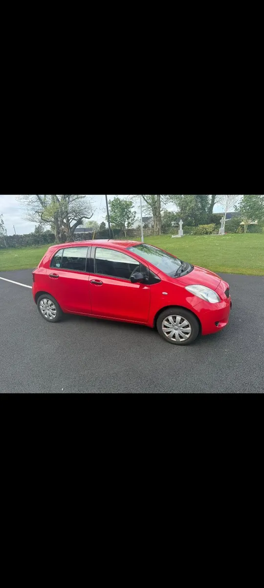 Toyota yaris 2007 in mint condition low km - Image 2