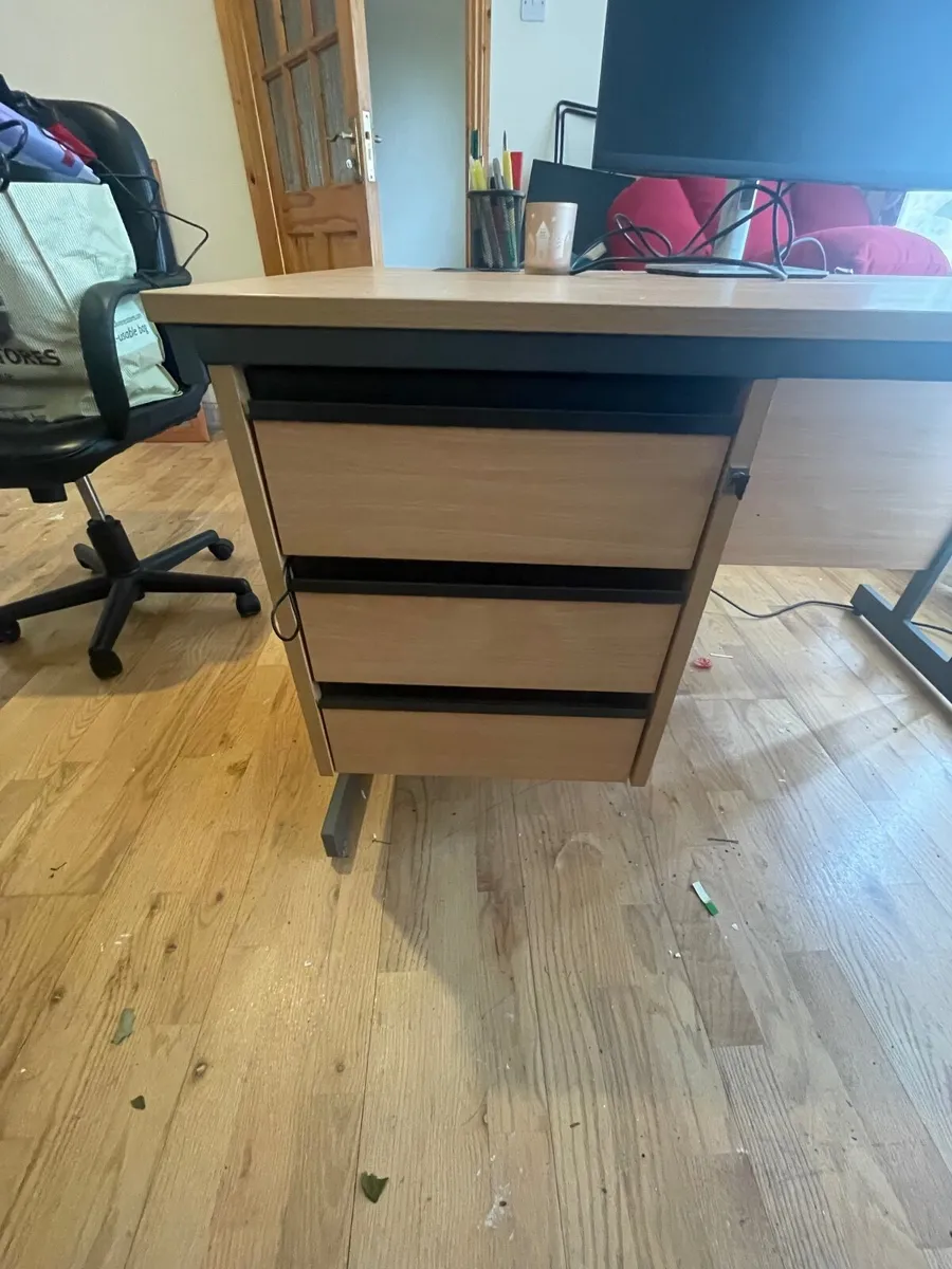 Office Desk and chair - Image 2