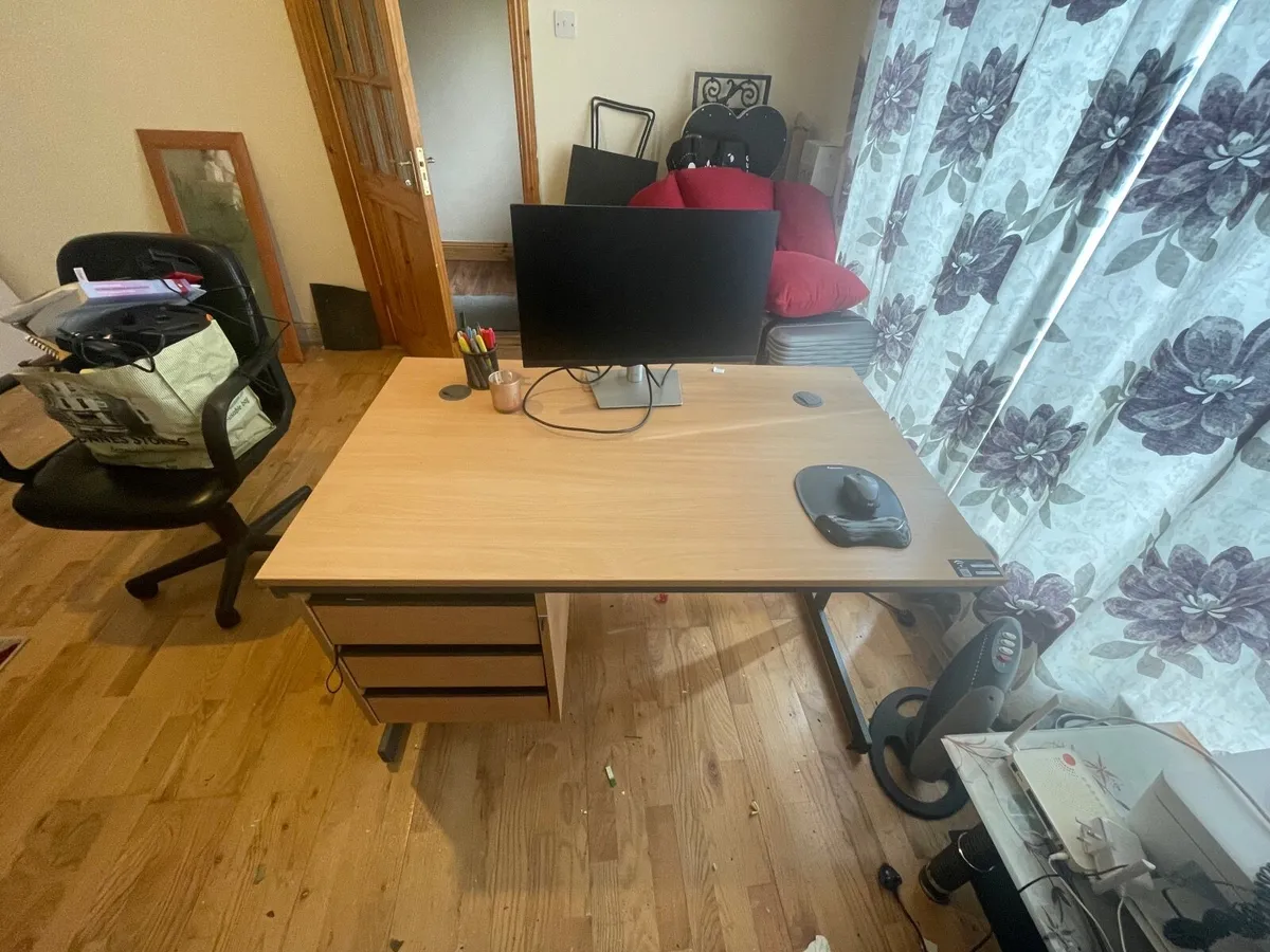 Office Desk and chair - Image 1