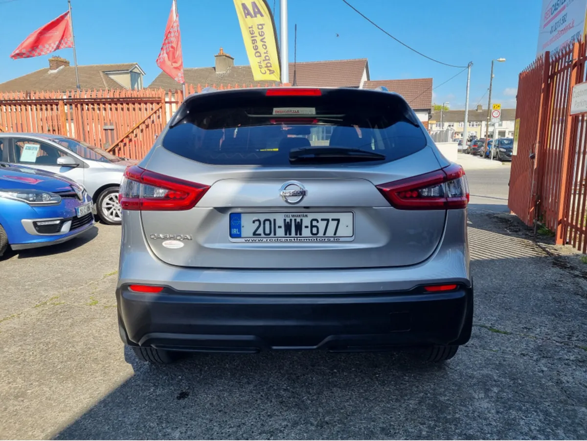 Nissan Qashqai 1.3 PET 5DR AUTO (NCT 01-26) - Image 4