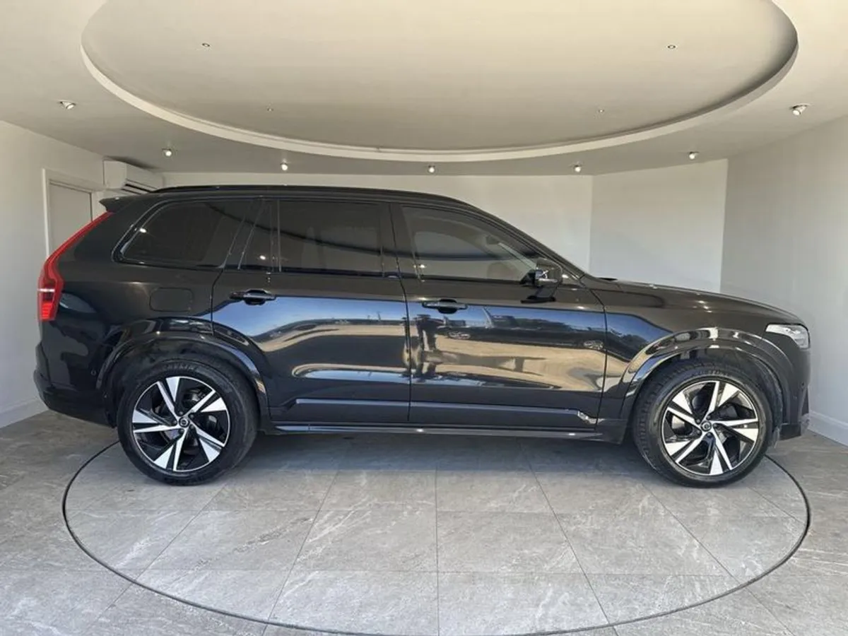 Volvo XC90 2.0 B5D  235  Plus Dark 5dr AWD Geartr - Image 4