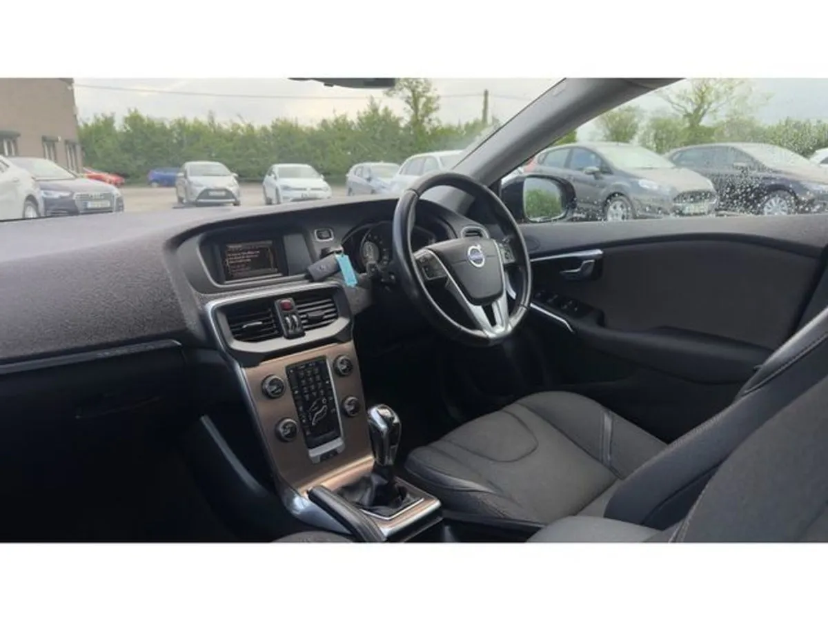 Volvo V40 1.6 D2 SE Cross Country 11 115 5DR 40 S - Image 2