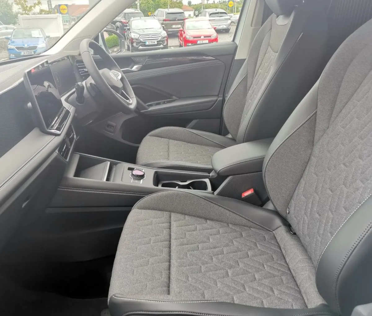 Volkswagen Tiguan 2.0 TDI 150 BHP  2 Seater  Auto - Image 3
