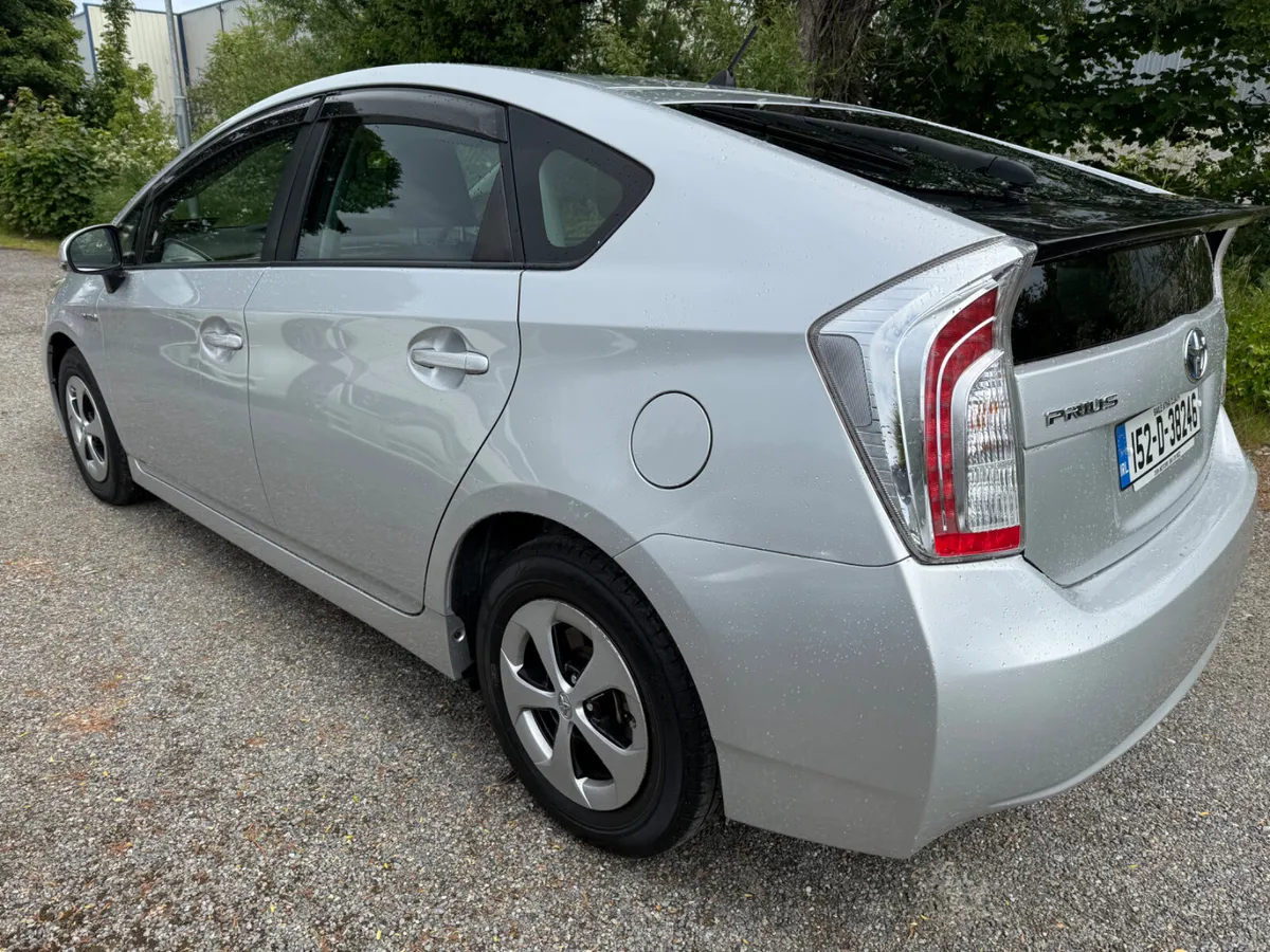 Toyota Prius 2015 - Image 4