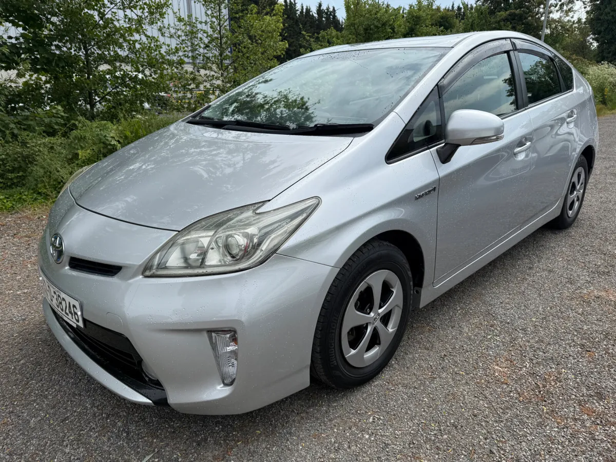 Toyota Prius 2015 - Image 2
