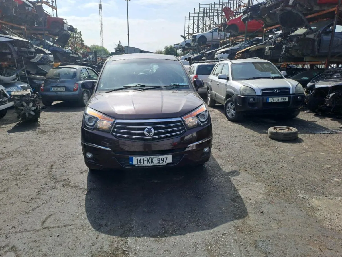 141 Ssangyong Rodius breaking for parts - Image 1
