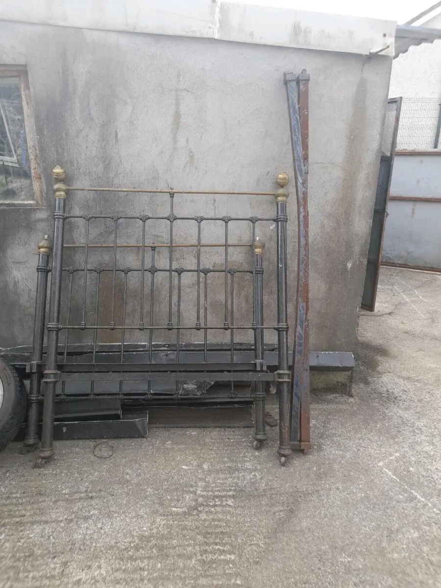 Beds - Image 1
