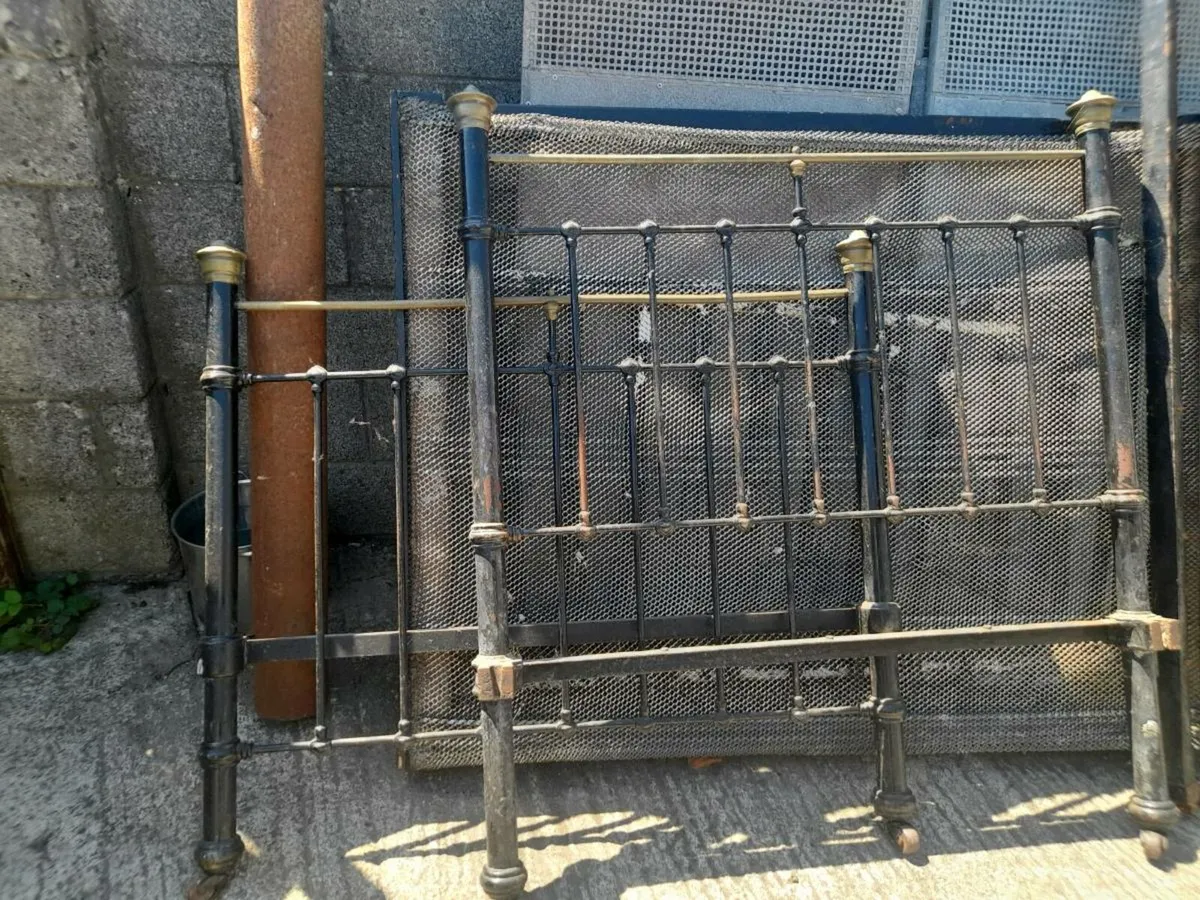 Beds - Image 2