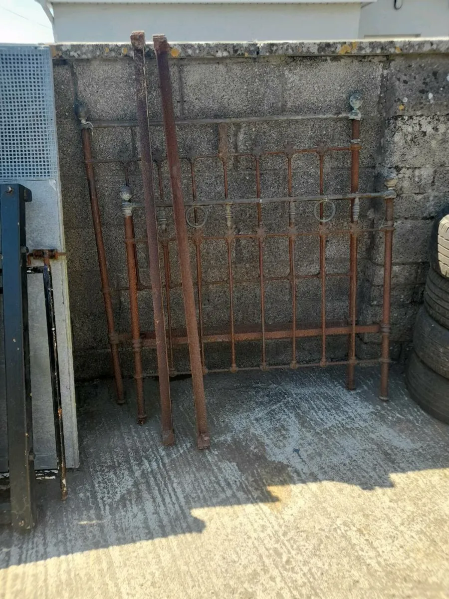 Beds - Image 4