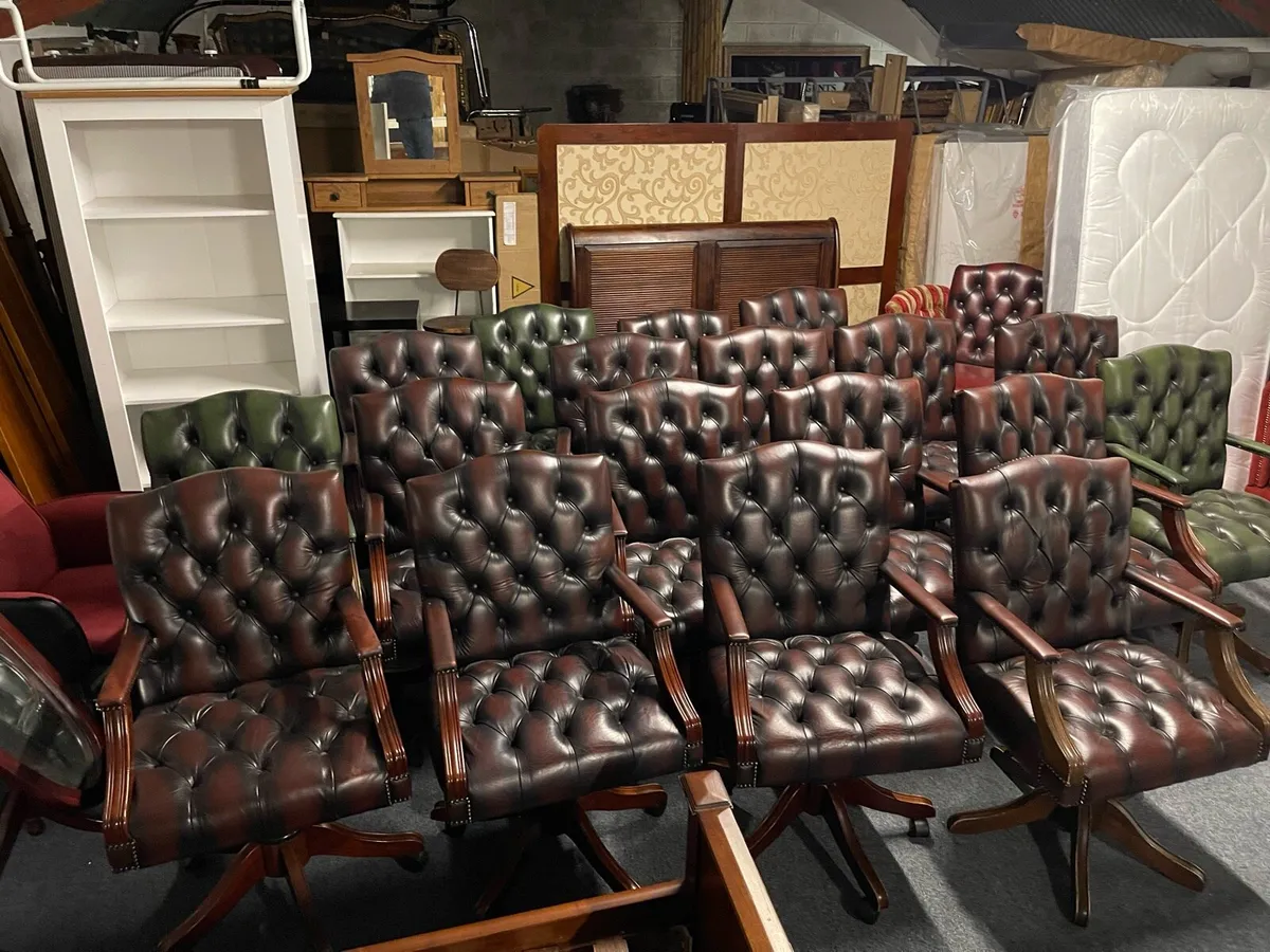 Chesterfield captain desk chair - Image 4