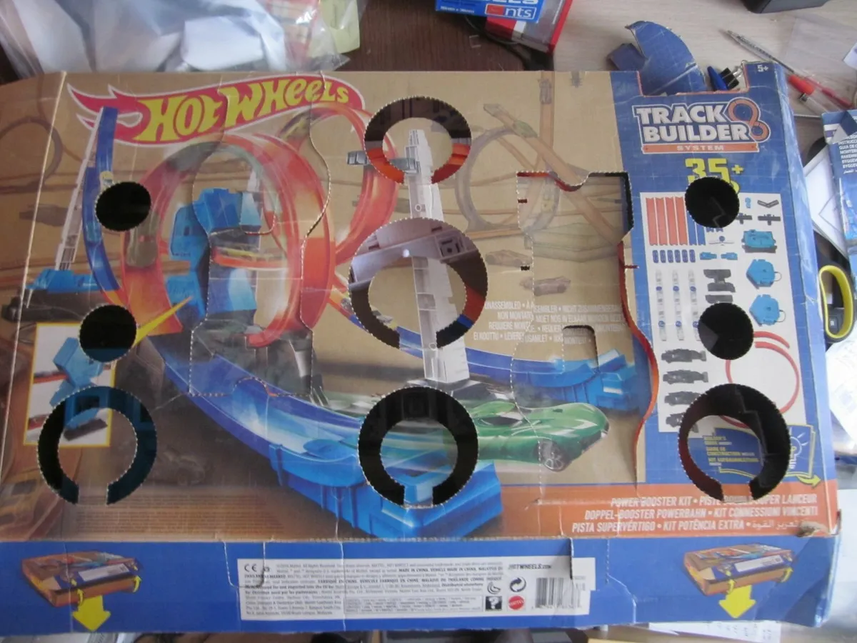 Hot Wheels Track Builder system 35+ Pieces. - Image 1