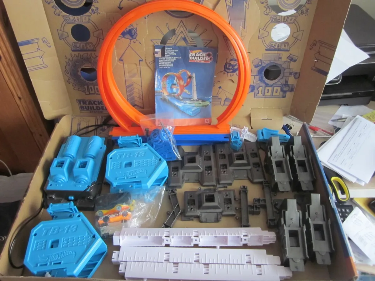 Hot Wheels Track Builder system 35+ Pieces. - Image 2