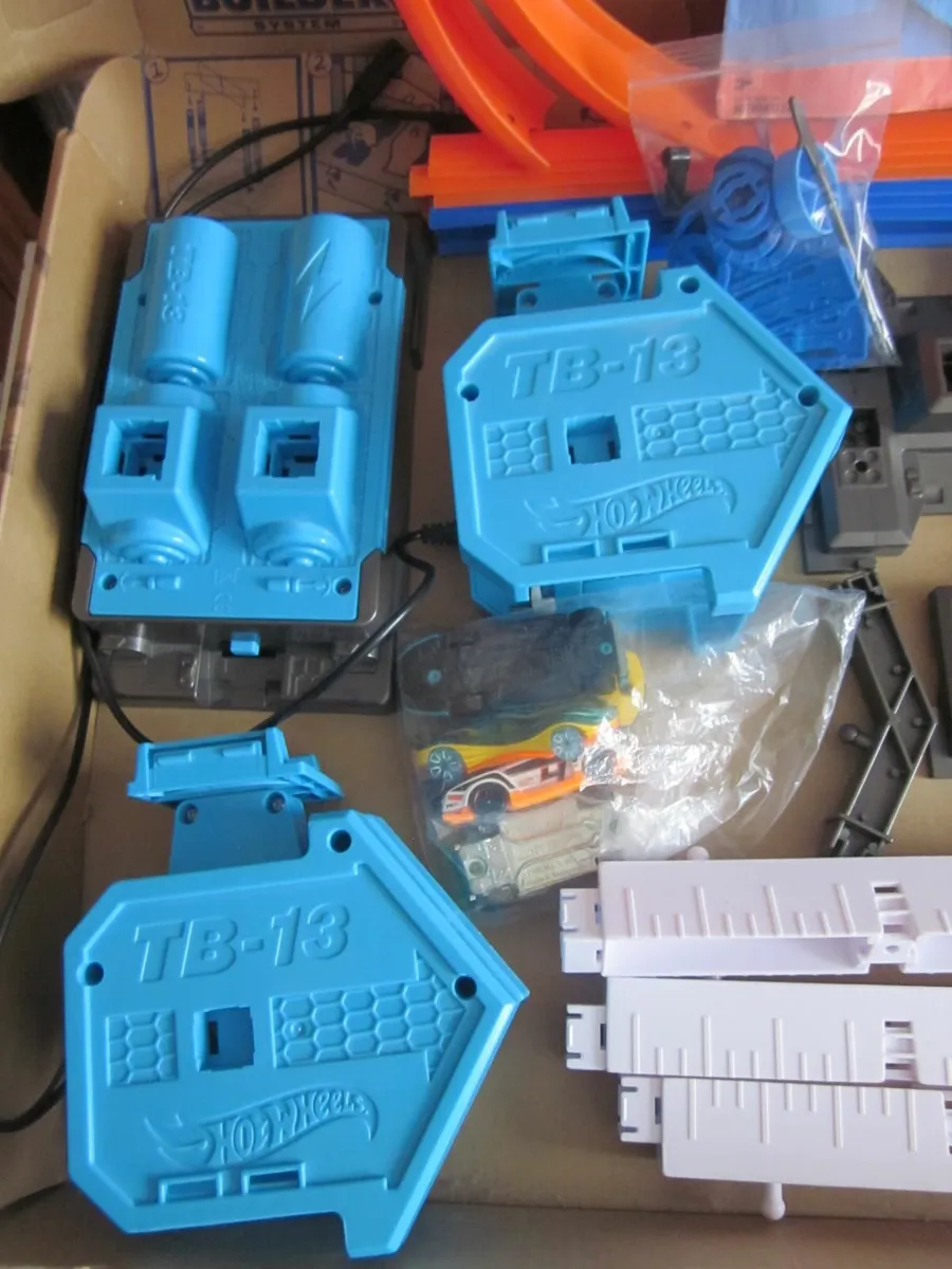 Hot Wheels Track Builder system 35+ Pieces. - Image 3