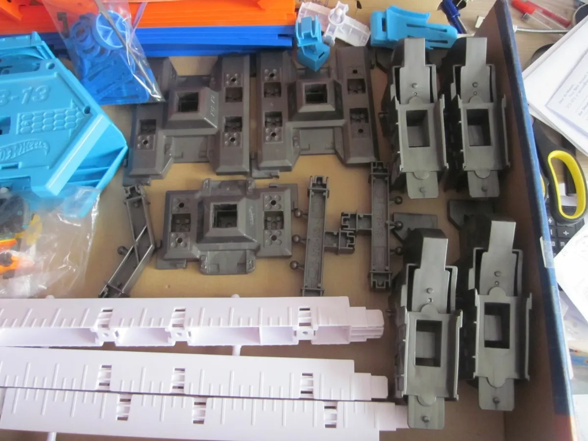 Hot Wheels Track Builder system 35+ Pieces. - Image 4