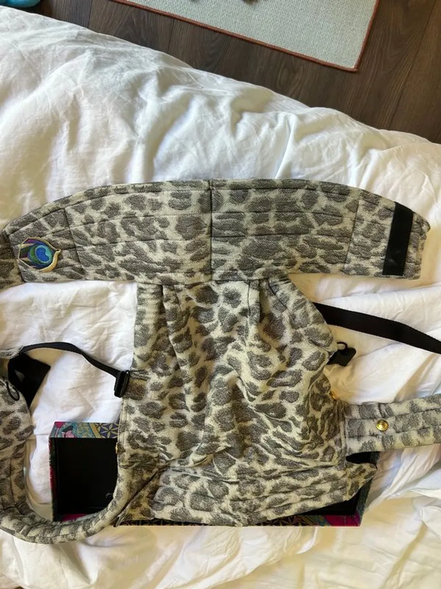 Baby carrier - Image 1