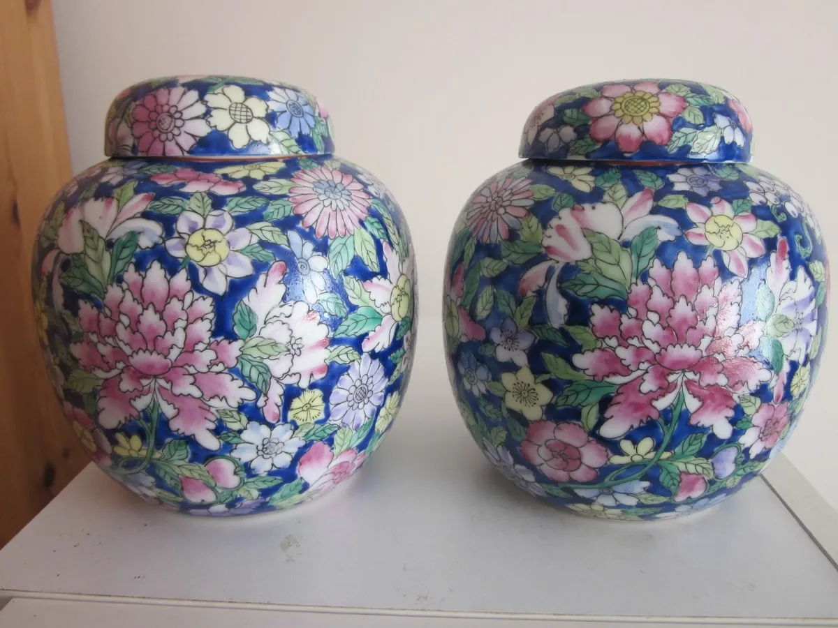Pair of Chinese Lidded Porcelain Ginger Jars - Image 1