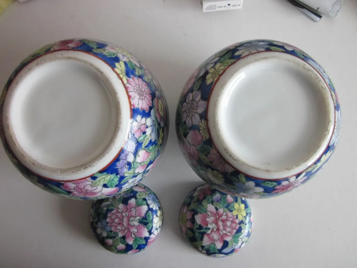 Pair of Chinese Lidded Porcelain Ginger Jars - Image 3