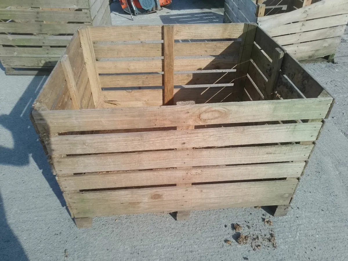 Wooden crates - Image 1