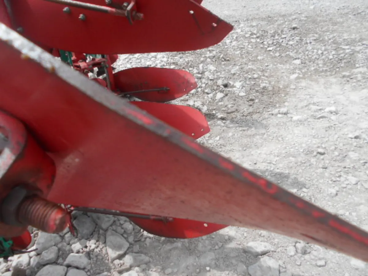 KV 4 X 14" EM NO28 PLOUGH - Image 3