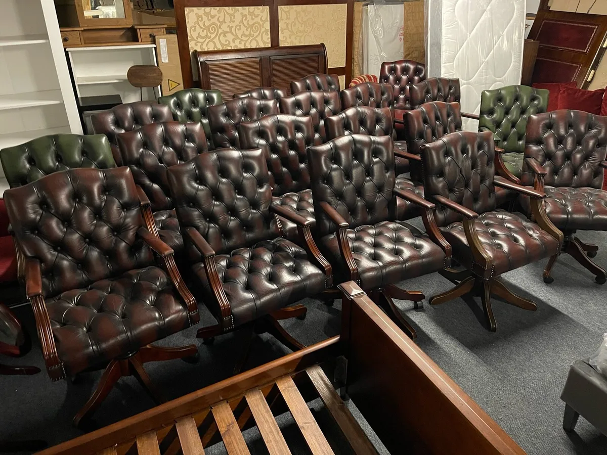 Chesterfield leather captains desk chair - Image 1