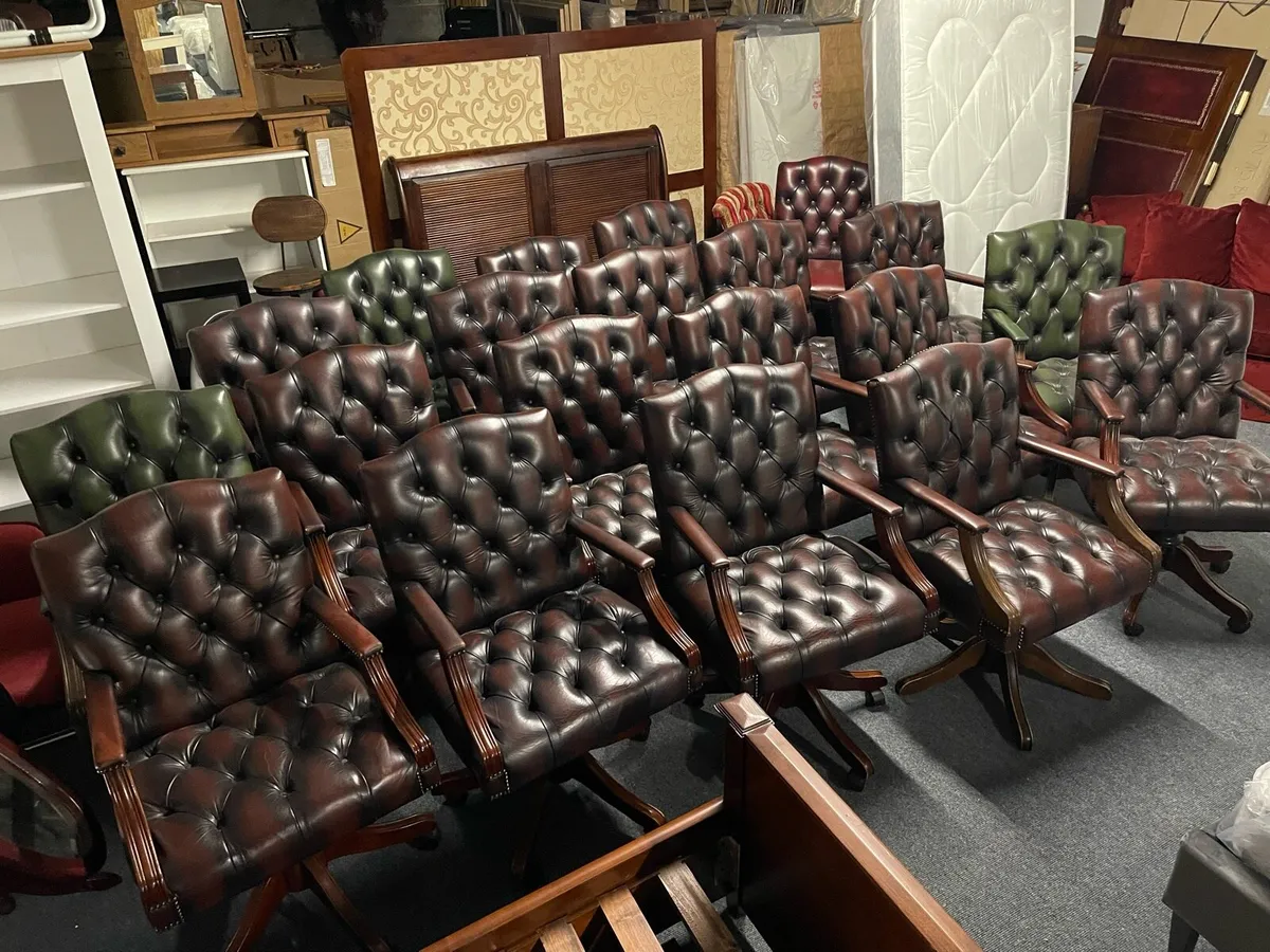 Chesterfield leather captains desk chair - Image 2