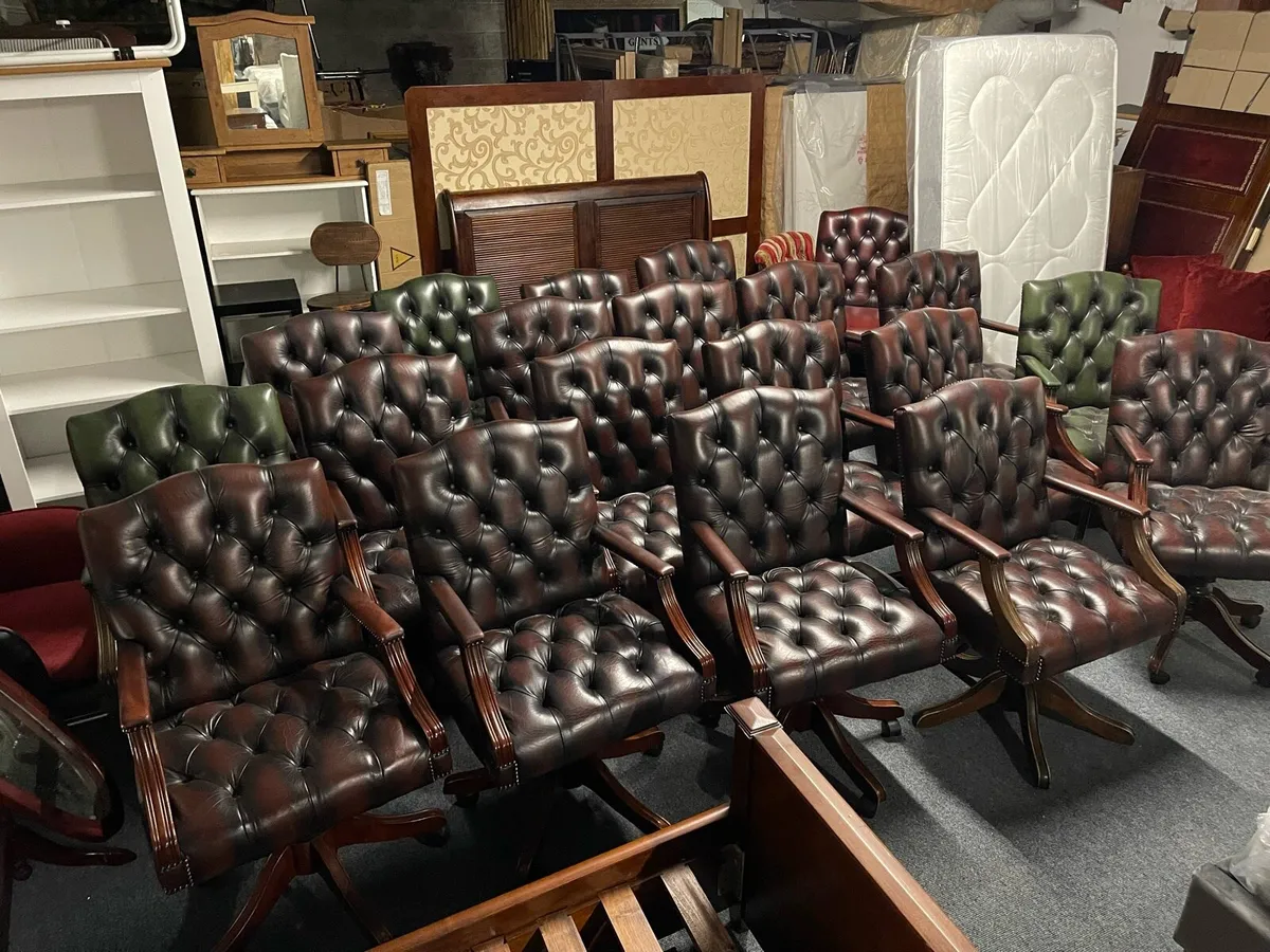 Chesterfield leather captains desk chair - Image 3
