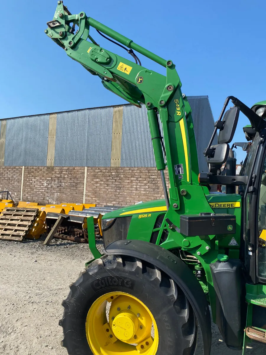 JOHN DEERE 5125R C/W 543R LOADER - Image 3