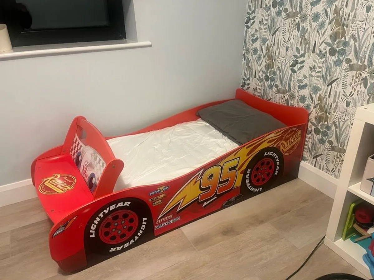 child's car bed - Image 2