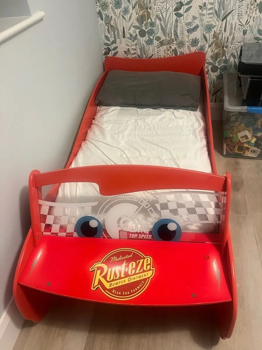 child's car bed - Image 3