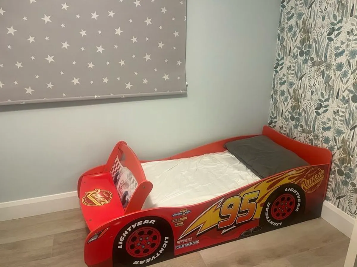 child's car bed - Image 4