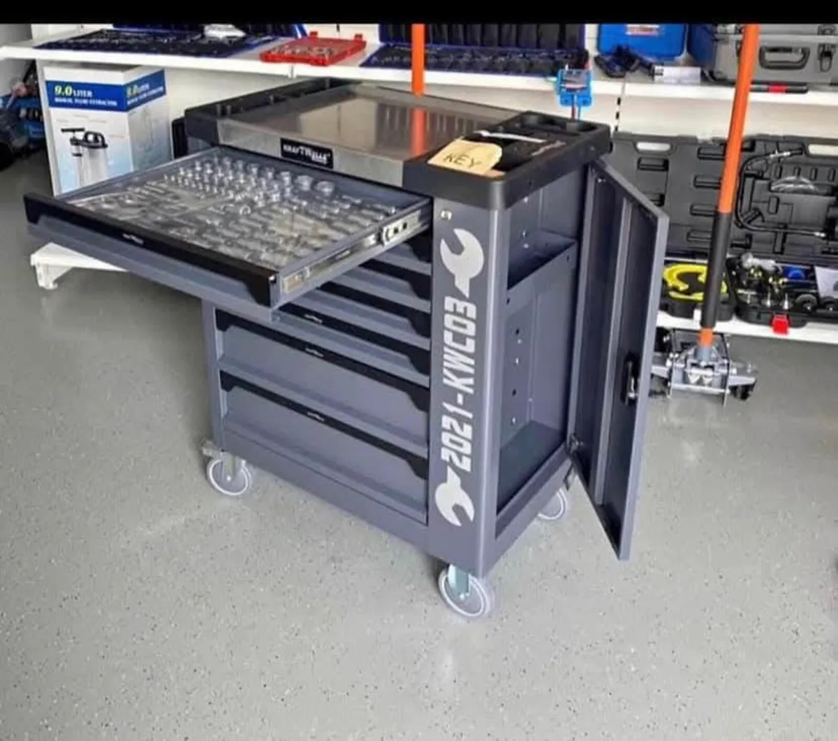 New German tool trolleys packed with tools free de - Image 1