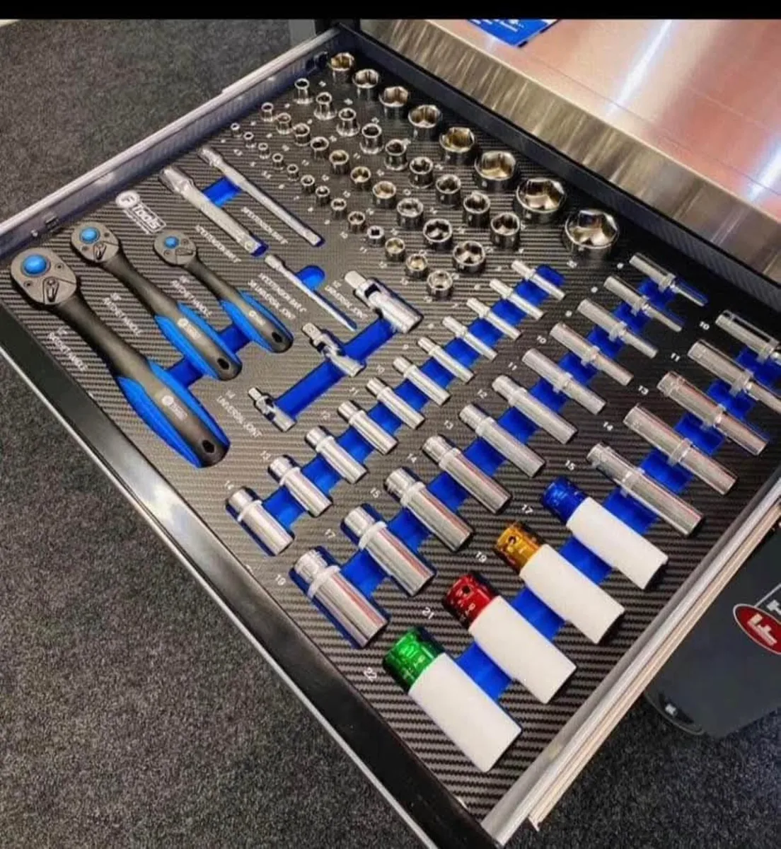 New German toolbox free delivery - Image 2