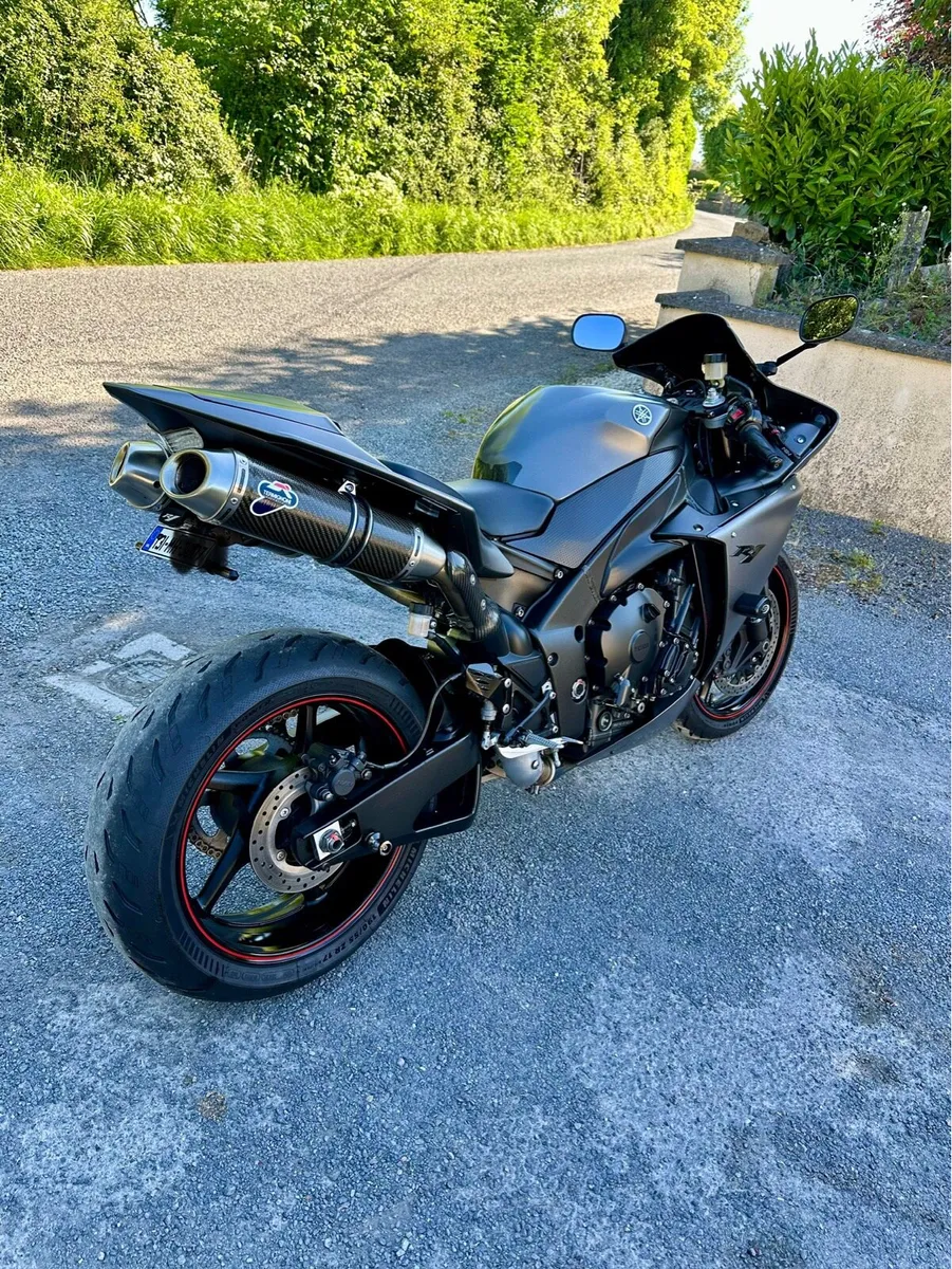 2013 Yamaha R1 big bang - Image 2