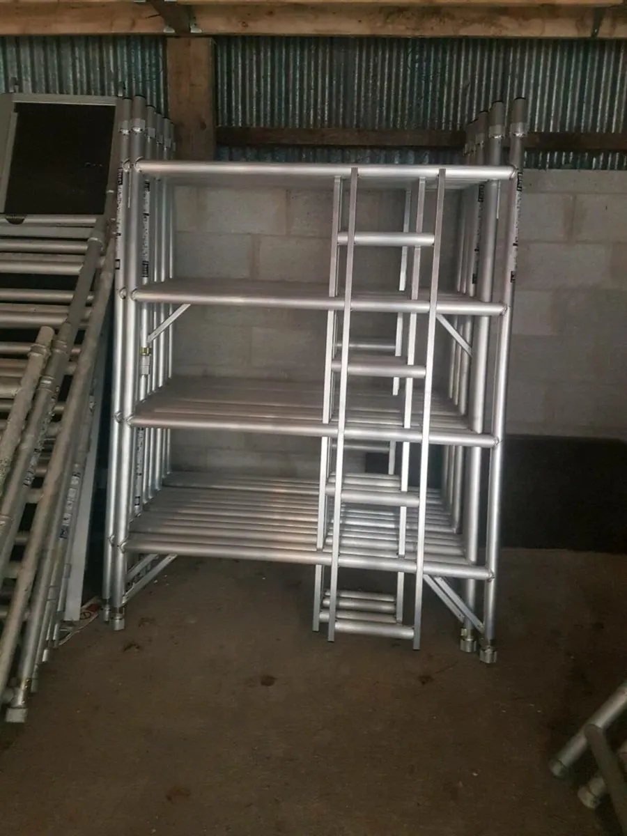 Aluminium scaffolding towers - Image 1