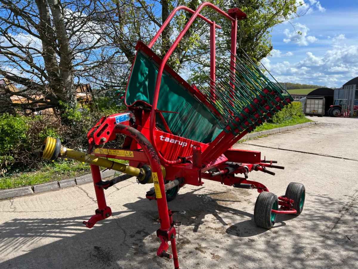 Kverneland Taarup 9142 Rake - Image 3