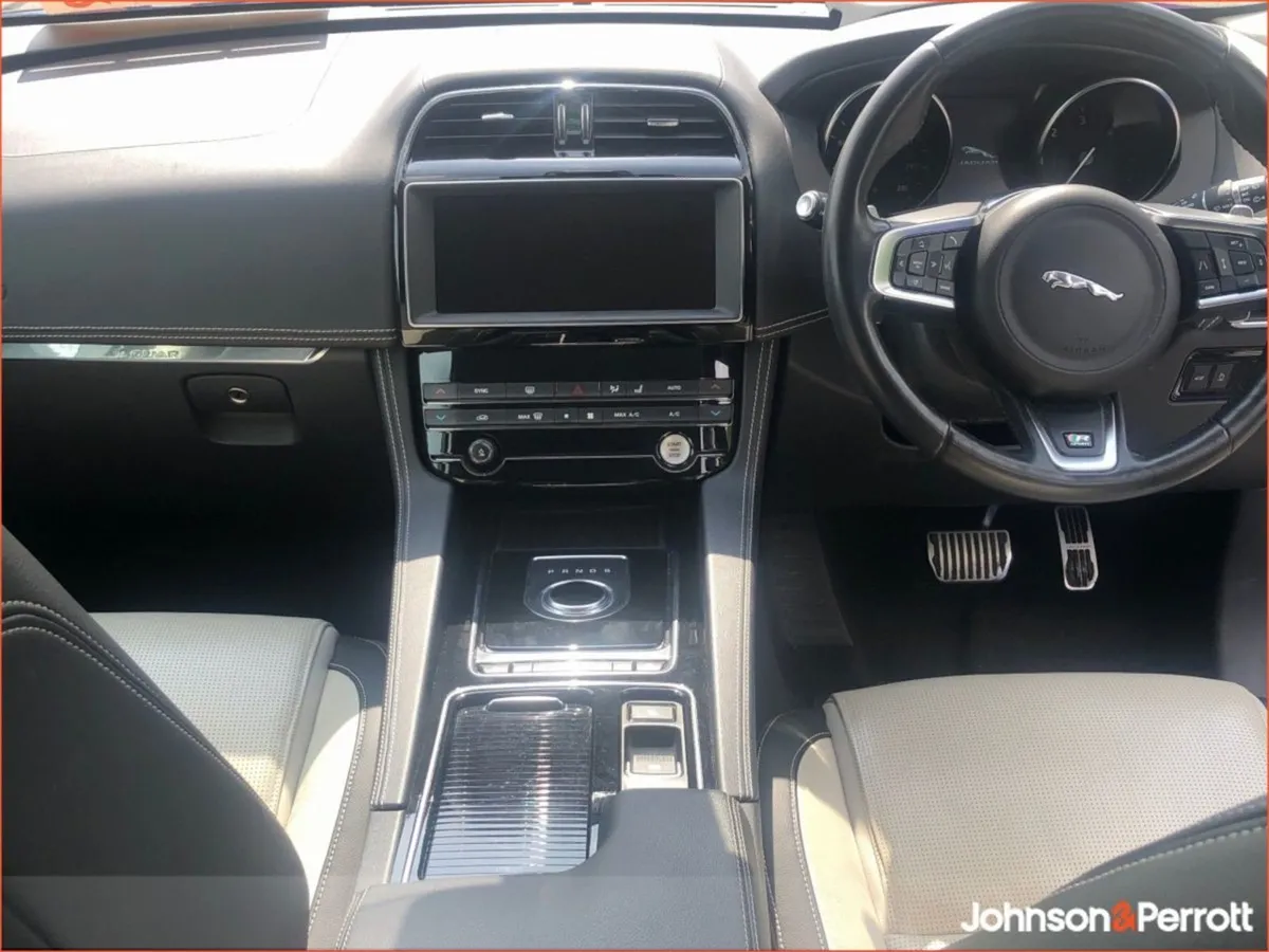 Jaguar F- PACE RWD 2.0 D 180PS R-sport Auto 24  V - Image 4