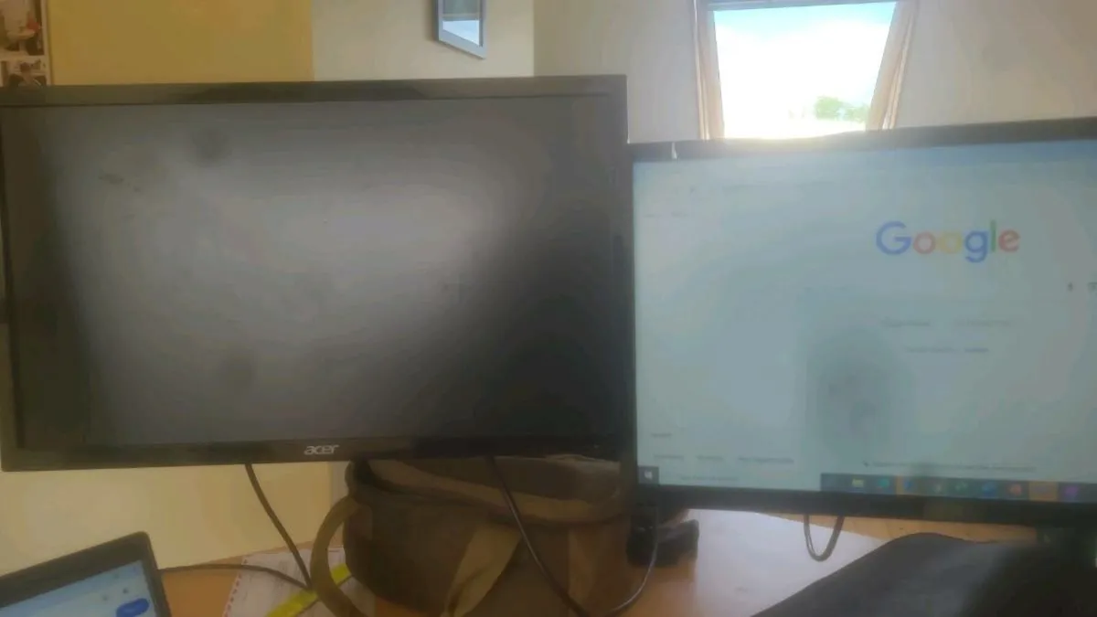 Dual acer monitors on stand - Image 1