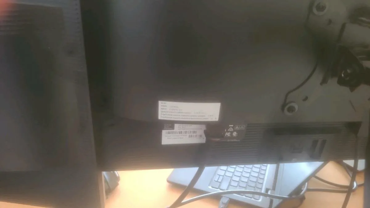 Dual acer monitors on stand - Image 4