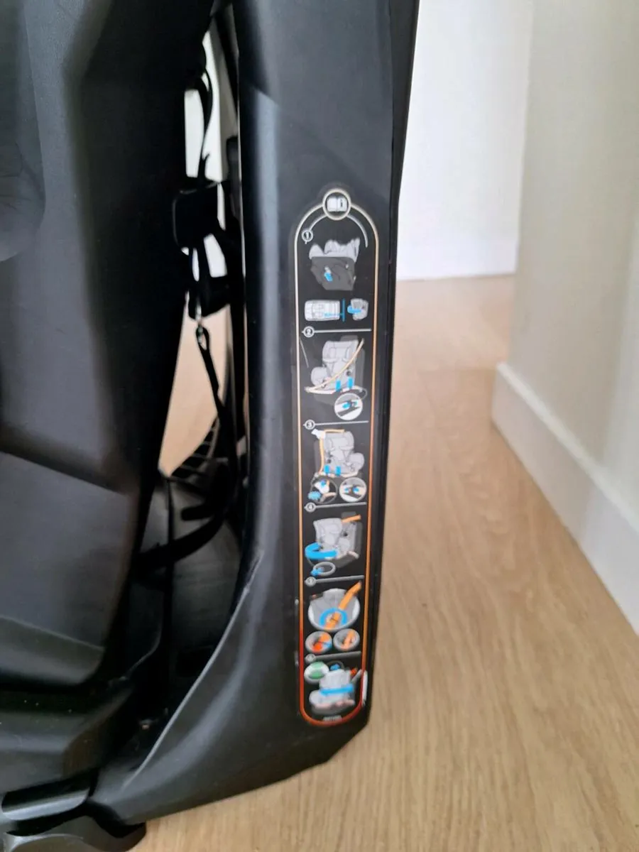 Maxi Cosi Car Seat - Image 4