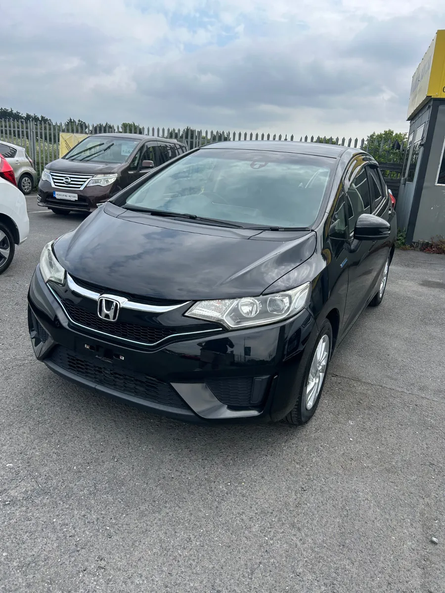 Honda fit auto hybrid high specs Leather - Image 3