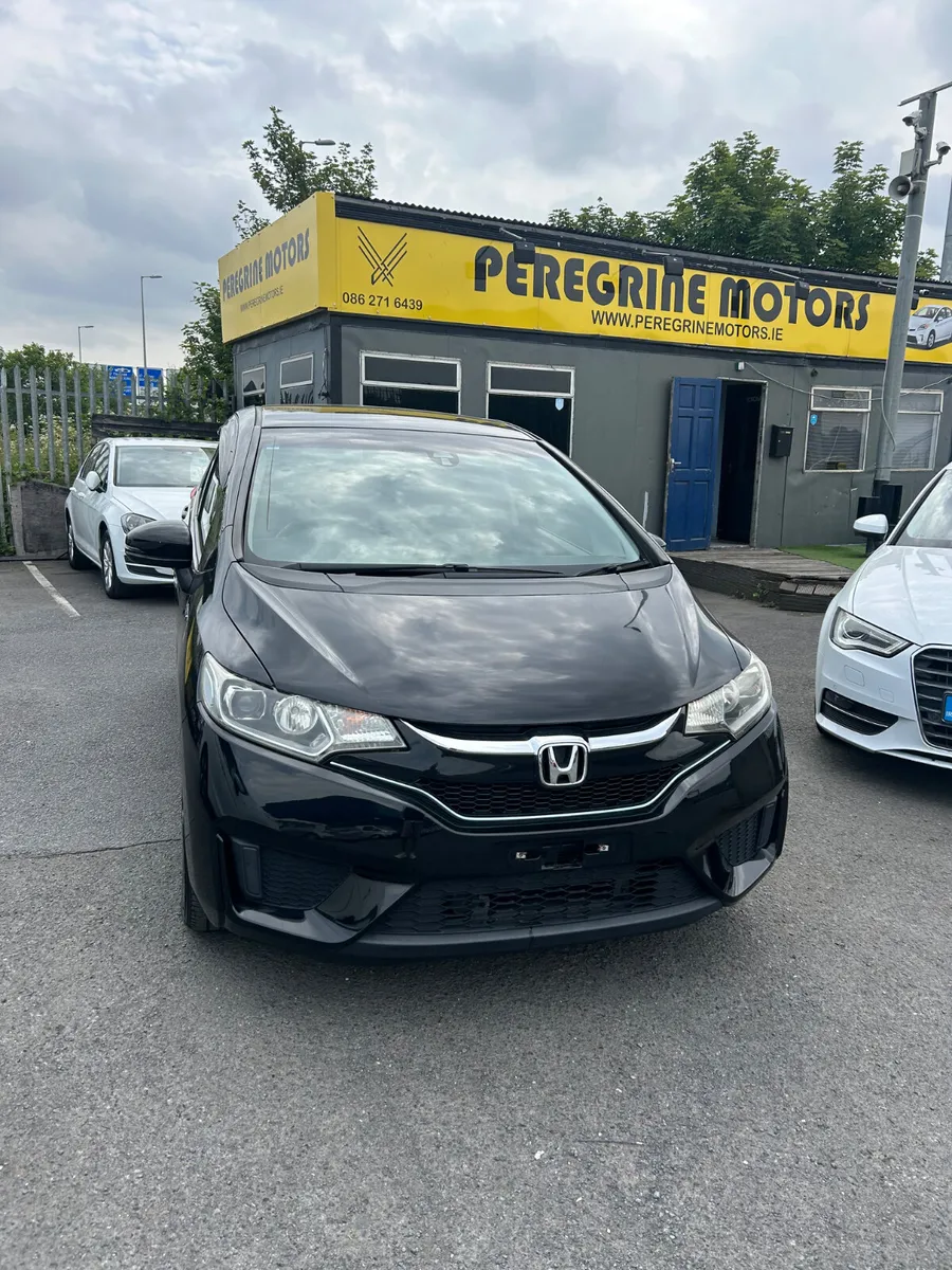 Honda fit auto hybrid high specs Leather - Image 1