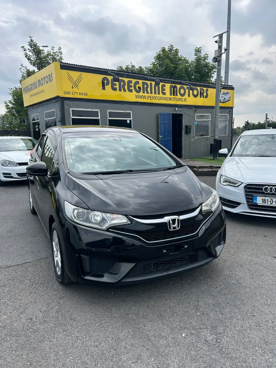 Honda fit auto hybrid high specs Leather - Image 2