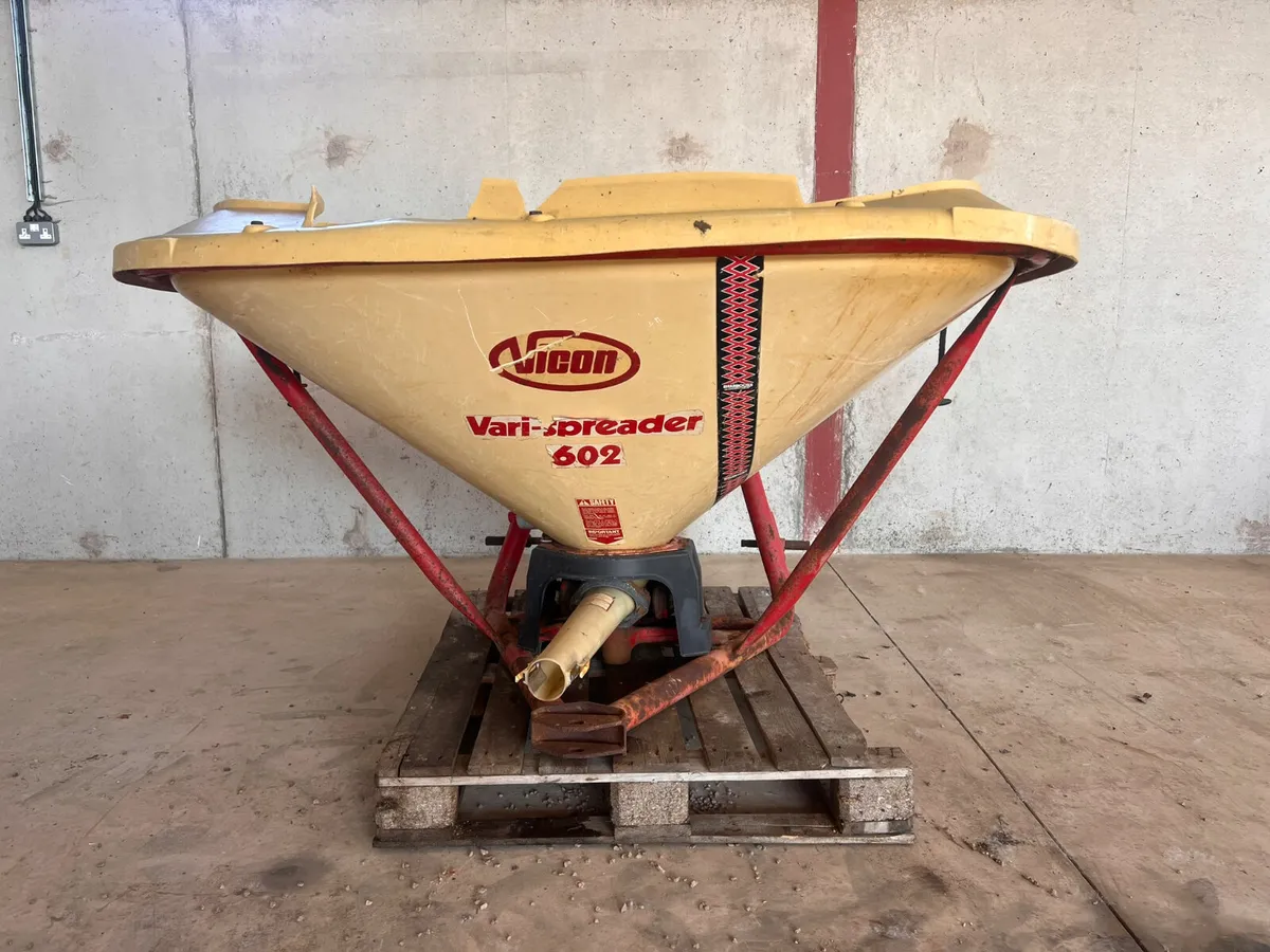 Vicon 602 Fertiliser Sower - Image 1
