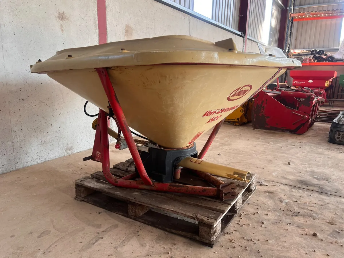 Vicon 602 Fertiliser Sower - Image 2