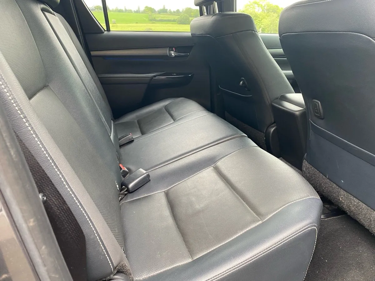 2023 Hilux Invincible X 2.8 auto. NI Reg. - Image 3