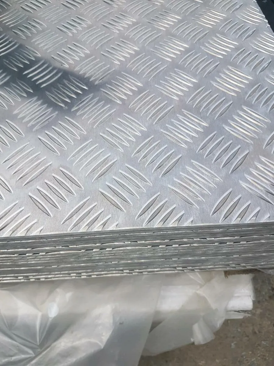 Aluminium chquard plate - Image 1