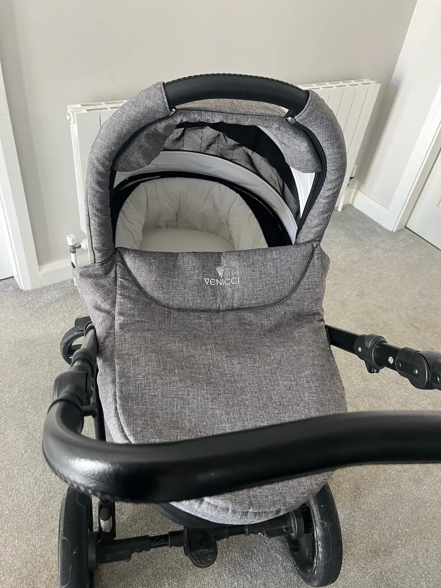 Venicci Shadow 3-in-1 Travel System - Image 1
