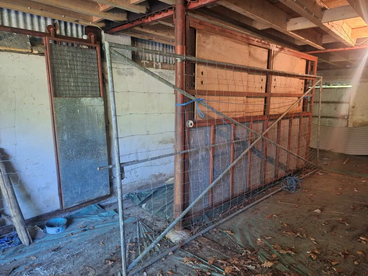 Fence post and gates - Image 4